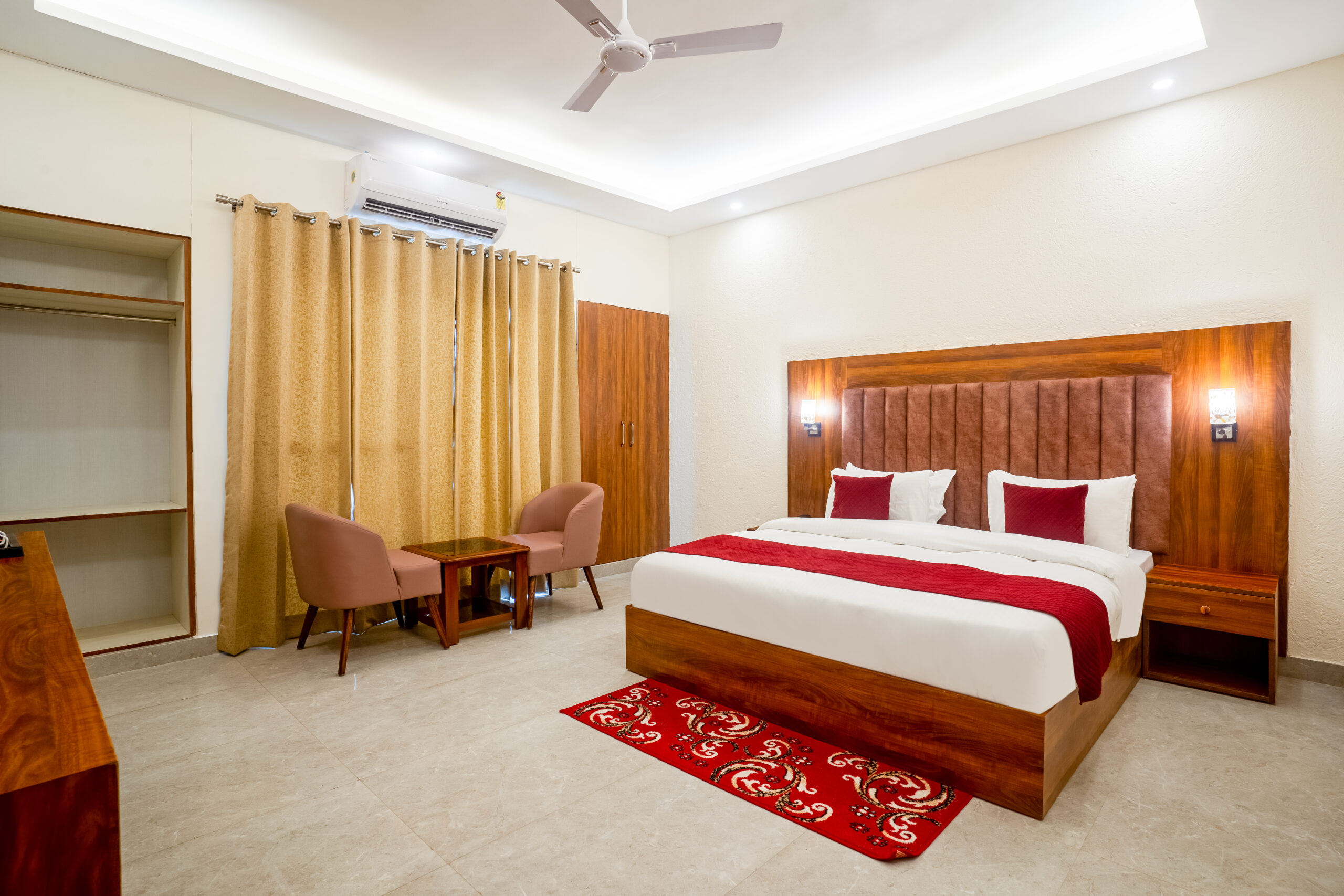 Watch Hotel Video<div>2 Minutes Video</div>