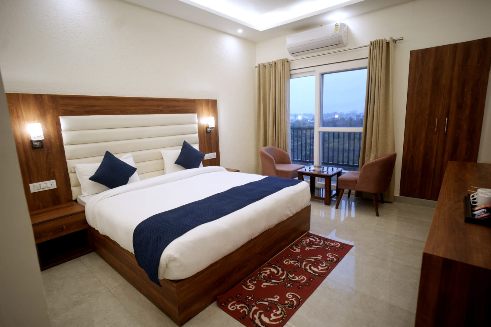 Modern Comfort Room